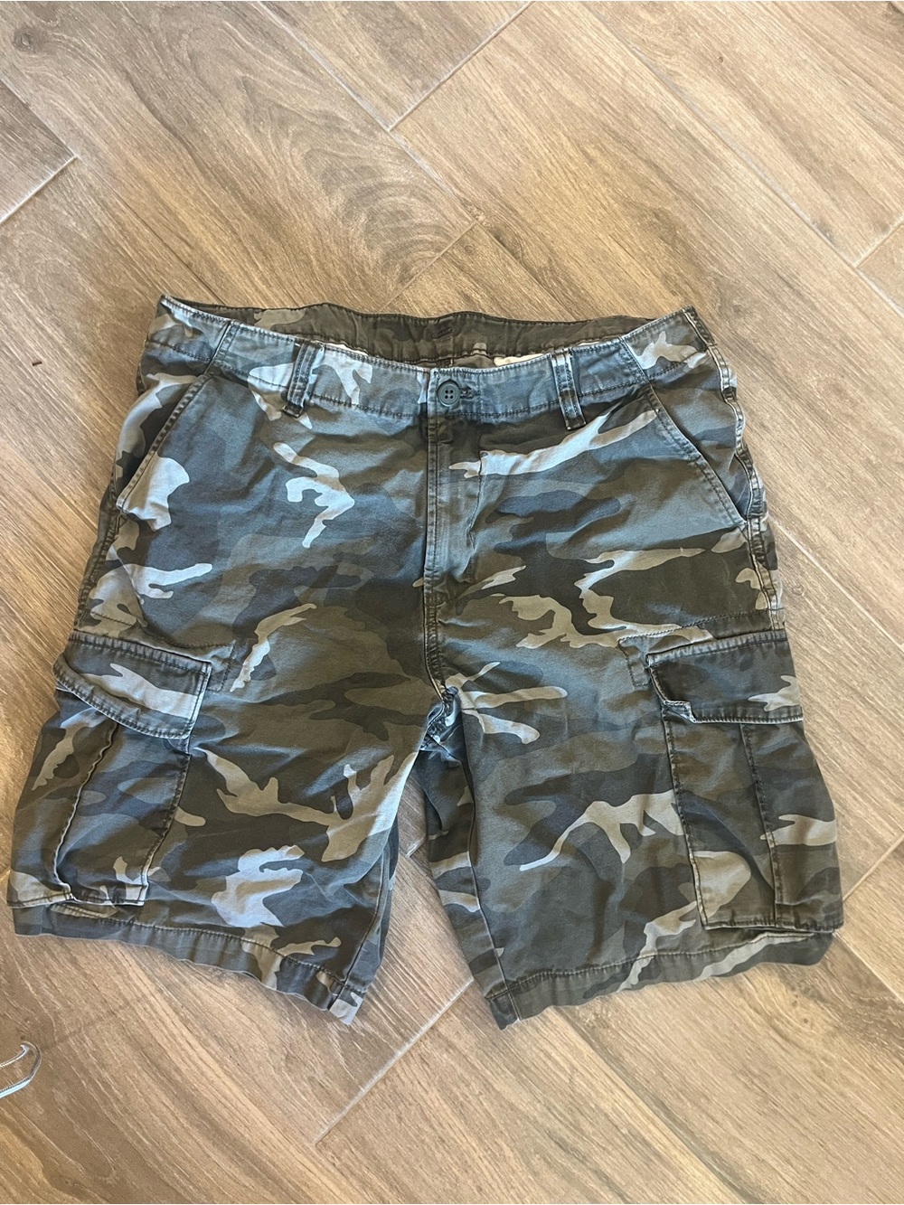 Old Navy Men's Camo Cargo Shorts in Green and Gray